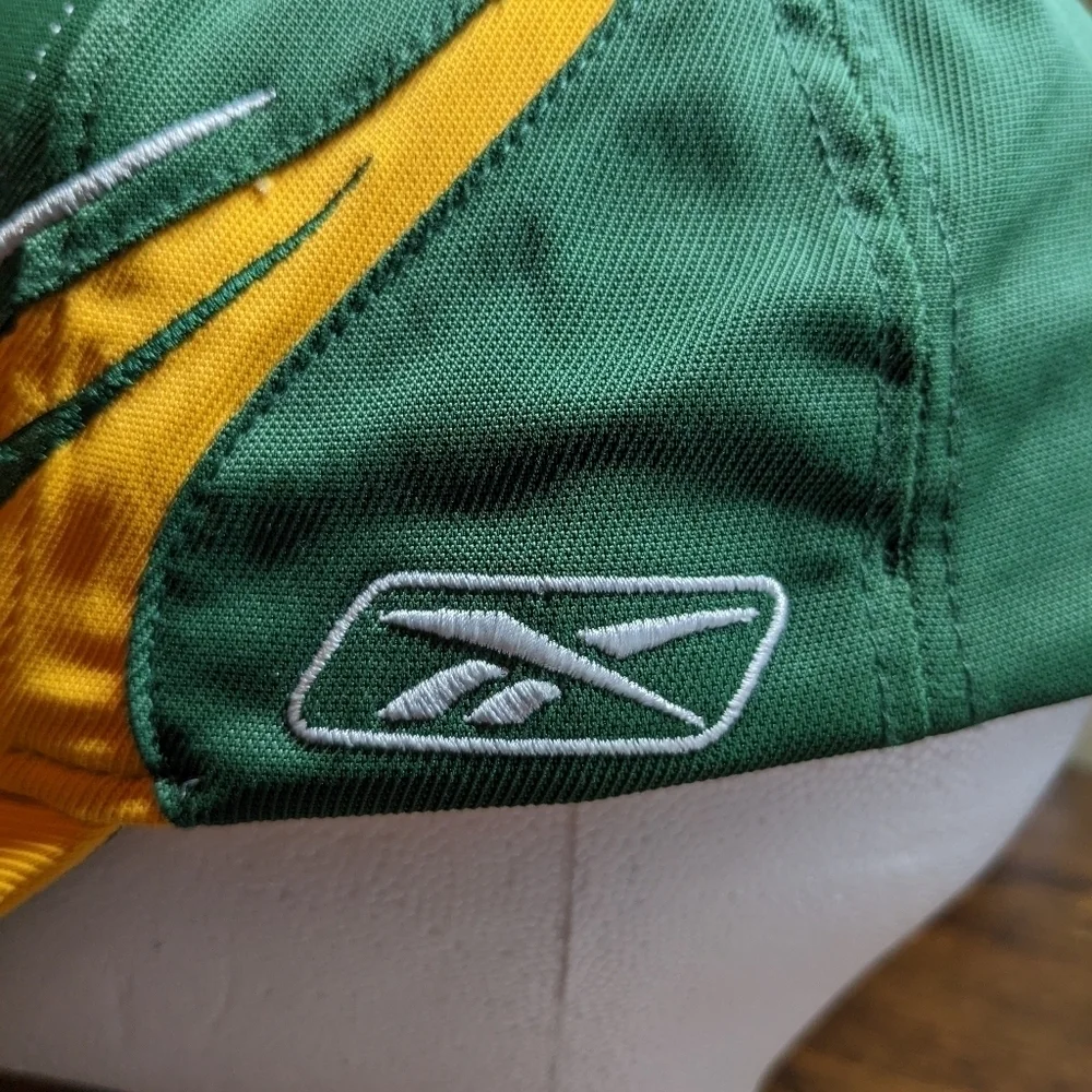 REEBOK Green Bay Packer Authentic Sideline Mens Fitted Hat EUC